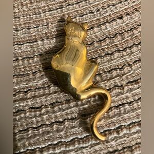 A Rare Vintage Virginia Museum of Fine Arts VMFA Gold Tone Cat Brooch Pin 1988